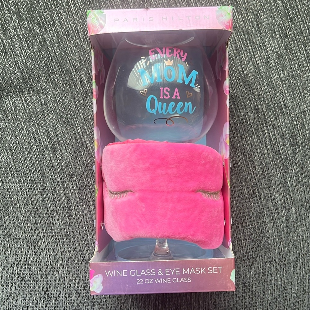 PARIS HILTON WINE GLASS & EYE MASK SET